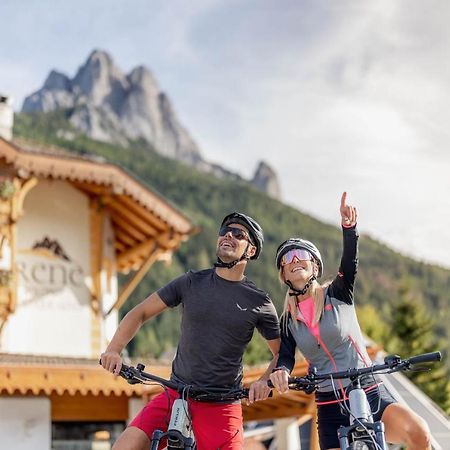 פוצה די פאסה Rene Dolomites Boutique Hotel מראה חיצוני תמונה