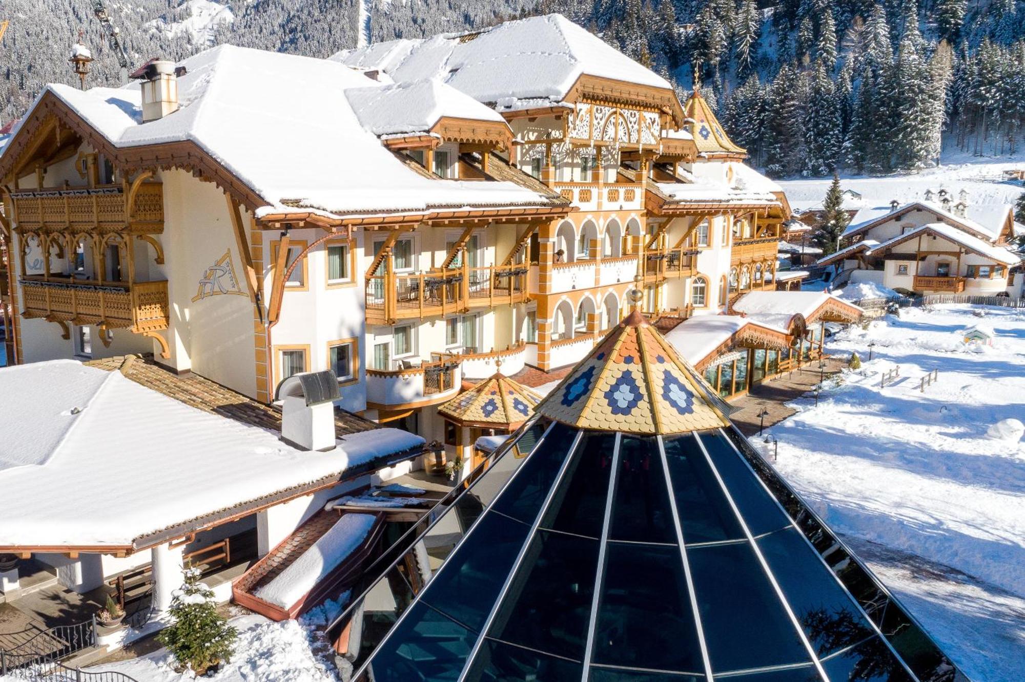 פוצה די פאסה Rene Dolomites Boutique Hotel מראה חיצוני תמונה